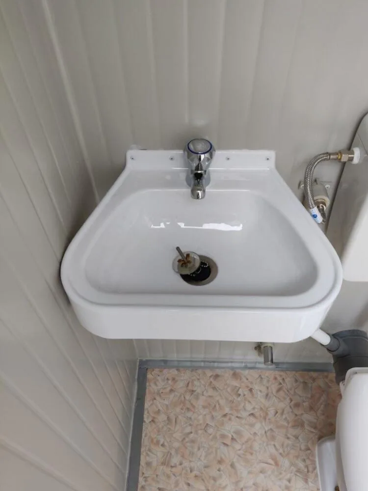 Bagno Cantiere Coibentato da Collegare allo Scarico – Logistica ed Igiene