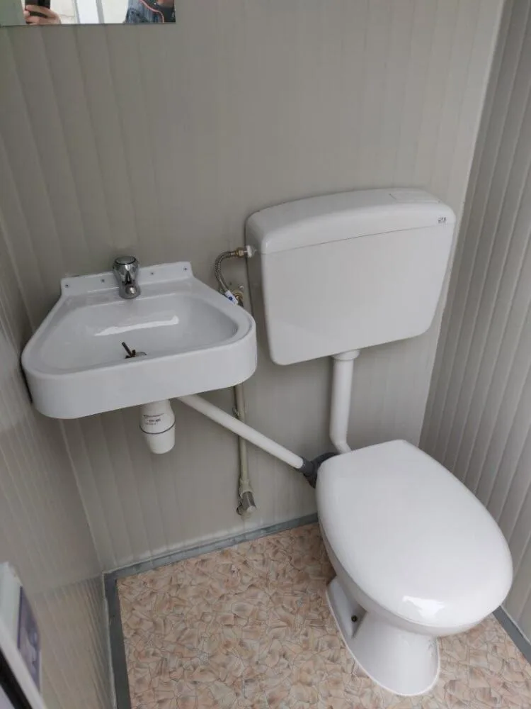 Bagno Cantiere Coibentato da Collegare allo Scarico – Logistica ed Igiene