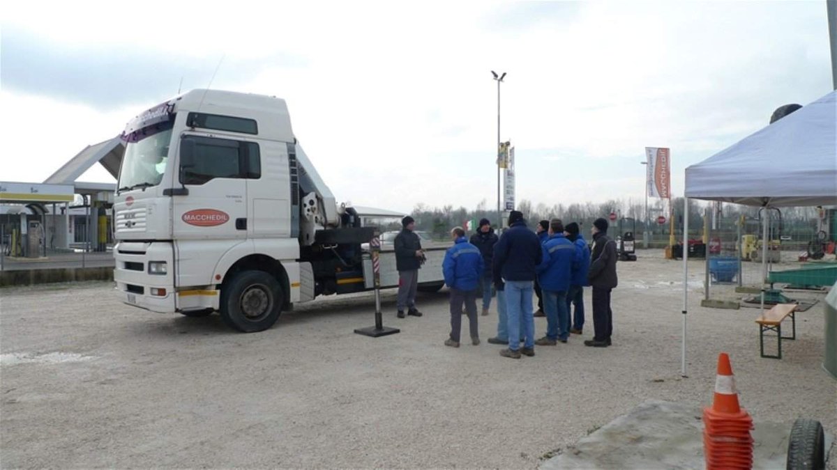 Il corso GRU SU AUTOCARRO a mantova - Macchedil | Macchedil Online Store