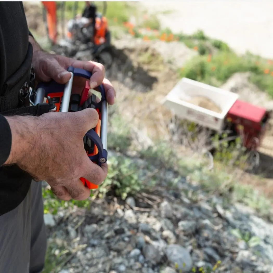 Motocarriola Dumper P14 – Operval- con sistema di controllo remoto – Cantieri e Costruzioni