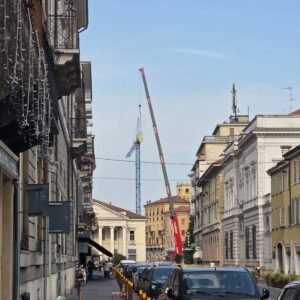 Gru a noleggio al Teatro Sociale – Mantova