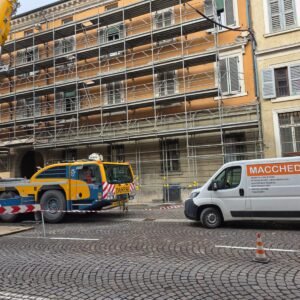 Per installare una gru serve un coordinamento perfetto