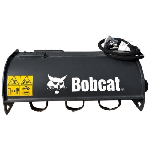 Vanga rotante Bobcat Tiller 40 pollici su sfondo bianco